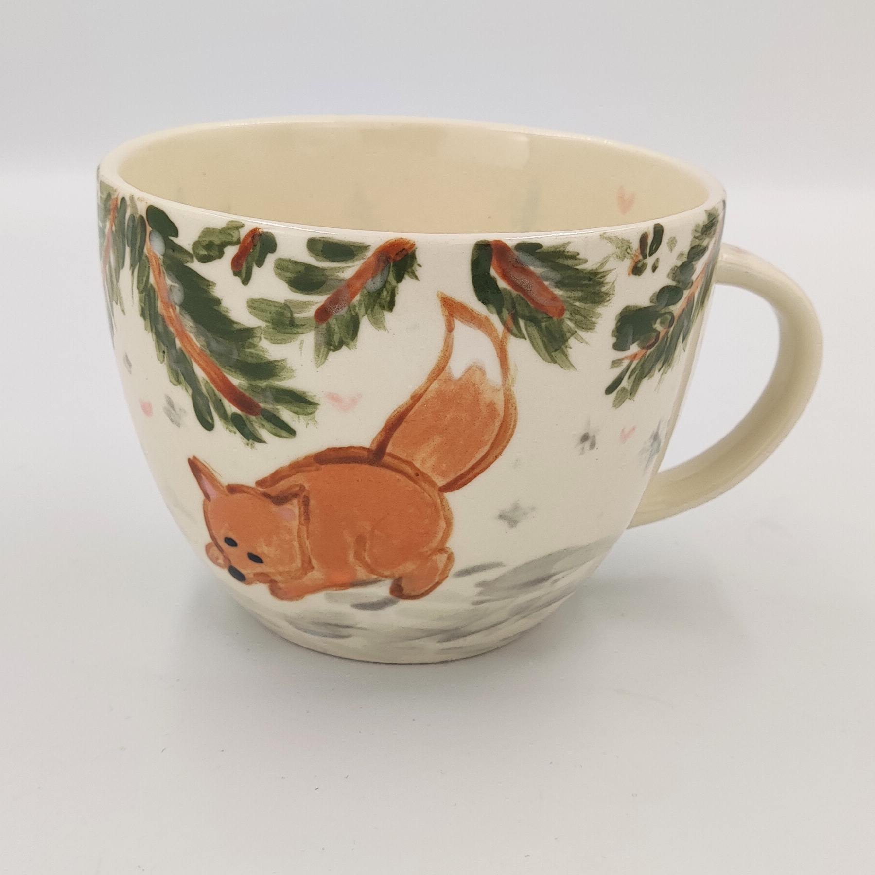 malowanie ceramiki gdansk kubek065l lis lesny Kubek 0,65l z malowanym lisem i gałązkami sosny wykonany podczas warsztatów malowania ceramiki w Gdańsku