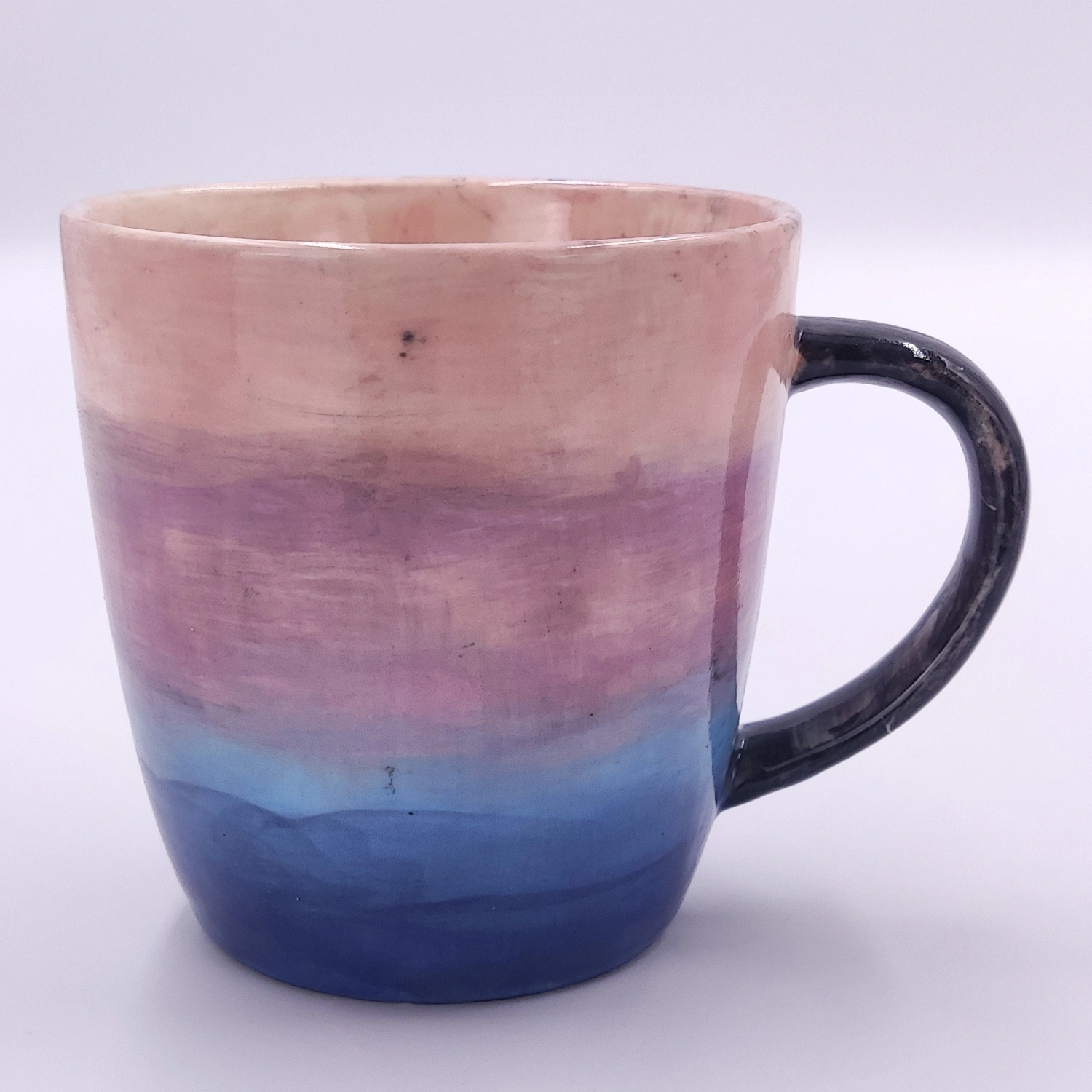 malowanie_ceramiki_gdansk_kubek038l_gradient_ombre Pastelowy kubek 0,38l w odcieniach różu i błękitu wykonany podczas warsztatów malowania ceramiki w Gdańsku